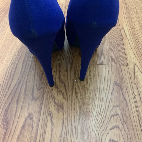 Women’s Heels - Picture 2 of 5